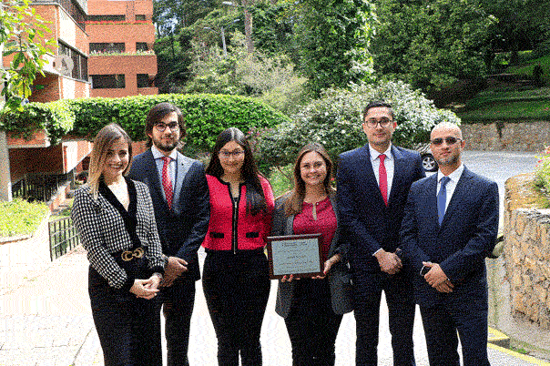 Equipo de la Universidad Externado, ganador del III Concurso en Derecho Societario de la Universidad de los Andes