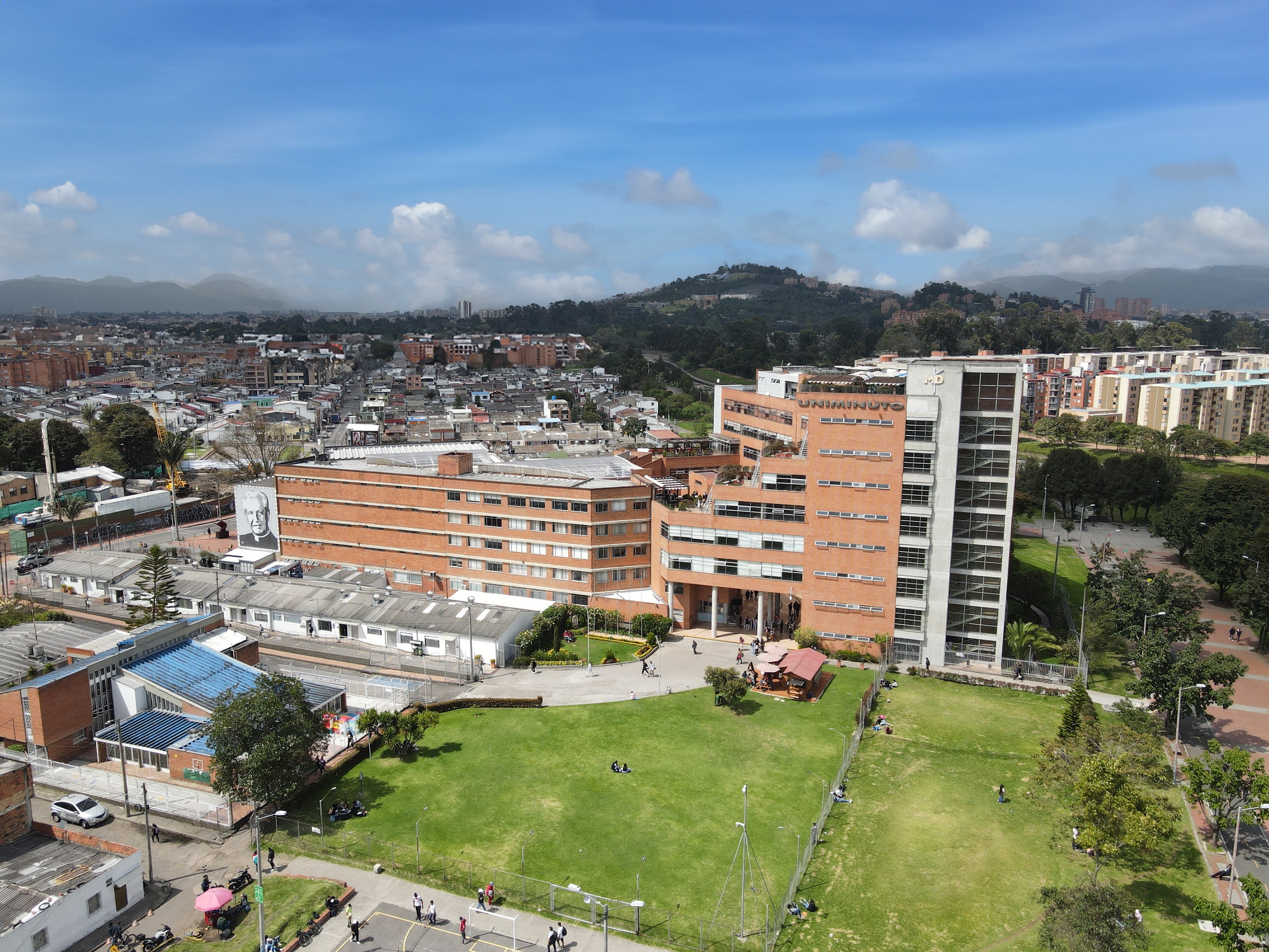 UNIMINUTO Sede Principal en Bogot recibe por primera vez  Acreditacin Institucional en Alta Calidad