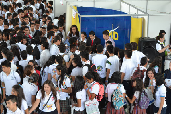 UNIMINUTO le apuesta a jóvenes líderes de transformación social en Expouniversidades 2014