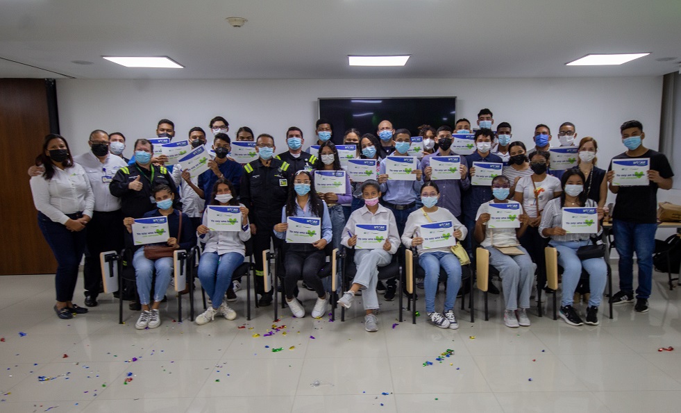 Refinería de Cartagena y la UTB entregan becas a 25 jóvenes de la ciudad